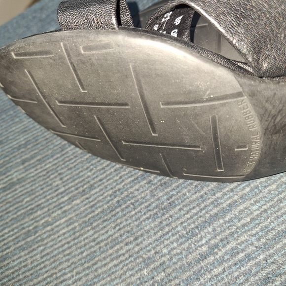 Munro American Black Leather Slides- 12 medium, gently used! - Picture 6 of 9